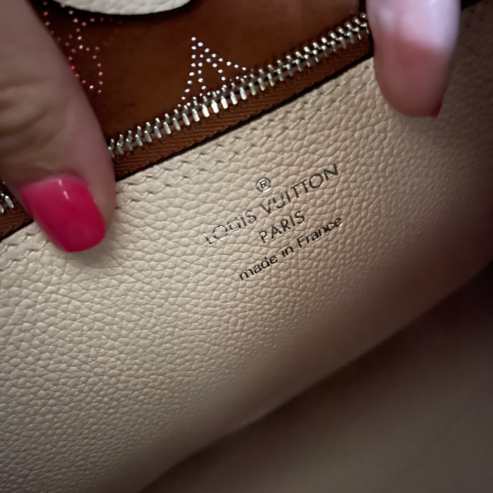💔SOLD💔 Louis Vuitton Carmel Mahina - Picture 6 of 11